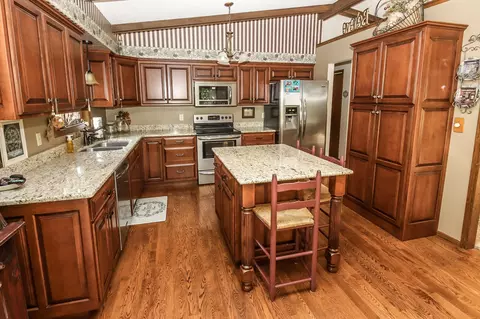 1404 11th St SE, Willmar, MN 56201 photo 3