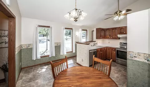 4477 Reindeer Ln, Eagan, MN 55123 photo 9