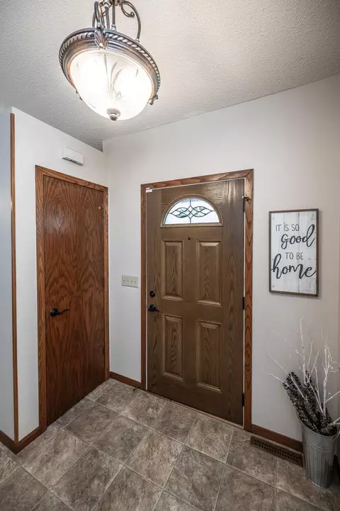 4477 Reindeer Ln, Eagan, MN 55123 photo 4