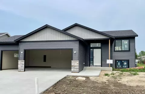 418 Skogen Dr, Kenyon, MN 55946