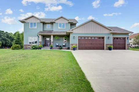 312 Woodhaven Cir, Mankato, MN 56001