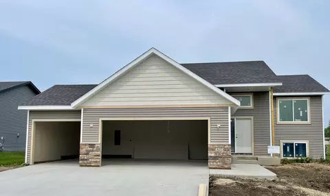 420 Skogen Dr, Kenyon, MN 55946