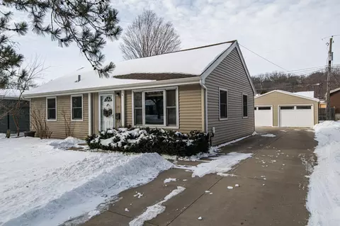 121 36th Ave NW, Rochester, MN 55901