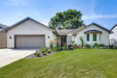 9645 72nd St S, Cottage Grove, MN 55016