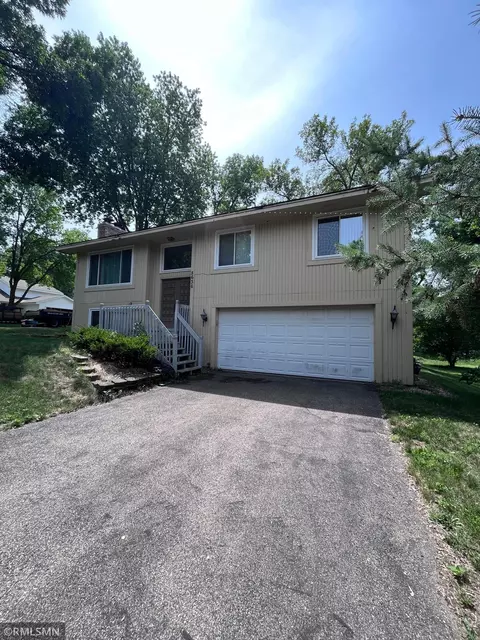 8636 Windward Cir, Eden Prairie, MN 55344
