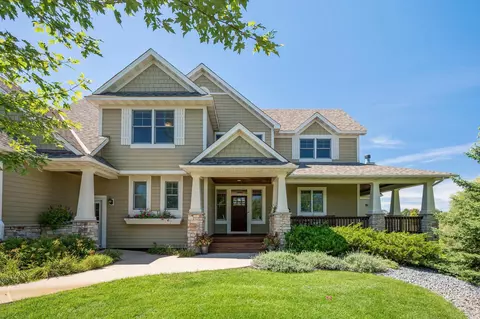 19510 Foxfield Dr, Prior Lake, MN 55372