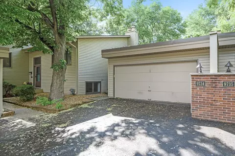 9734 Mill Creek Dr, Eden Prairie, MN 55347