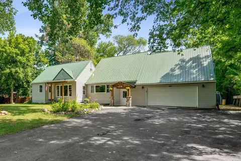 113 Plymouth Rd, Minnetonka, MN 55305