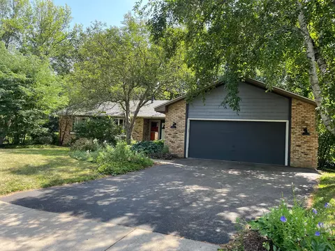 2720 Isle Royale Ct, Burnsville, MN 55337