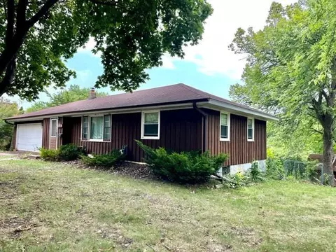 1916 Hillsboro Ave N, Golden Valley, MN 55427