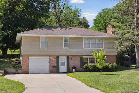 8620 Poplar Bridge Curv, Bloomington, MN 55437
