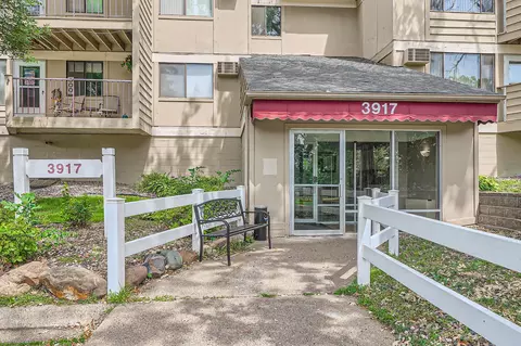3917 Heritage Hills Dr #308, Bloomington, MN 55437