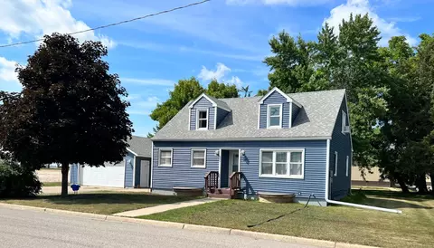 27 9th Ave, Minnesota Lake, MN 56068