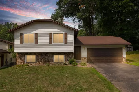 7048 Springhill Cir, Eden Prairie, MN 55346
