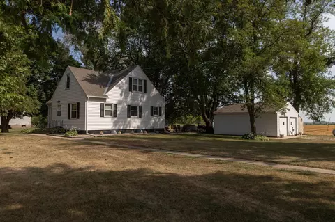 63047 230th St, Austin, MN 55912