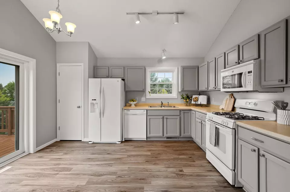  7370 Windsor Dr N, Shakopee, MN 55379 photo 3