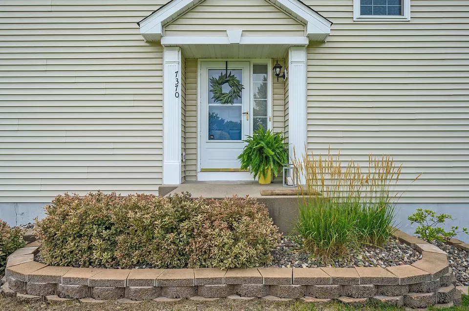  7370 Windsor Dr N, Shakopee, MN 55379 photo 2