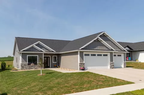 2221 Marvs Ln NE, Stewartville, MN 55976