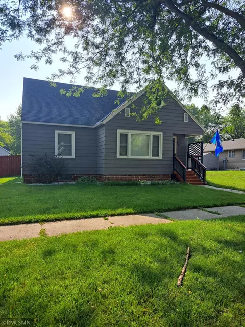 557 2nd Ave SE, Wells, MN 56097