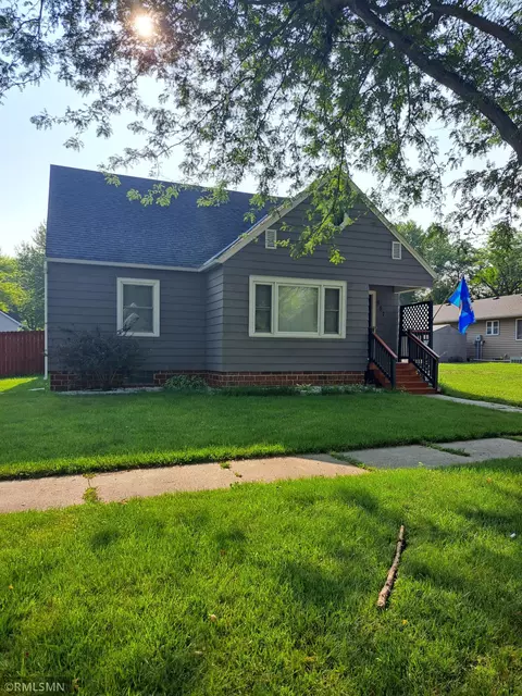 557 2nd Ave SE, Wells, MN 56097