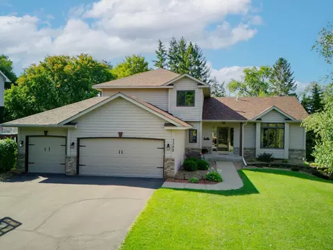 3322 Rolling Hills Dr, Eagan, MN 55121