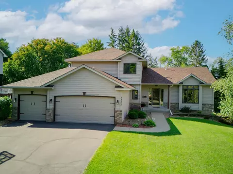 3322 Rolling Hills Dr, Eagan, MN 55121