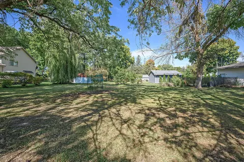 4 Nn Labore Rd, Little Canada, MN 55117