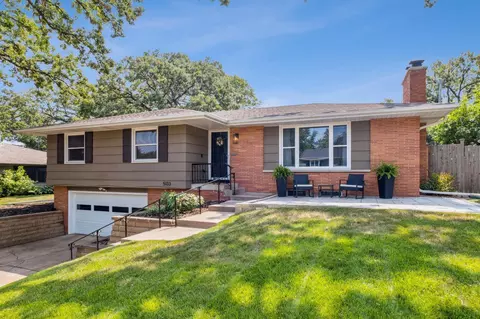 5133 Abercrombie Dr, Edina, MN 55439