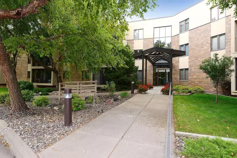 10 Windsor Ct #316, New Brighton, MN 55112