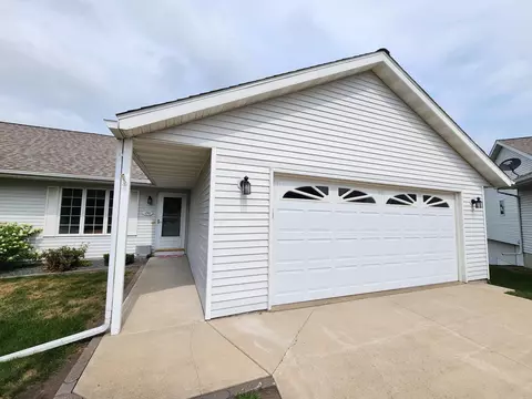 150 Orchard Manor Dr SE, Plainview, MN 55964 photo 4