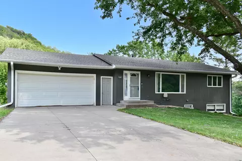 1060 Glen Echo Ln, Winona, MN 55987