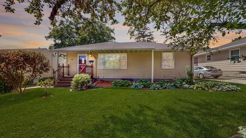 913 17th Ave NE, Rochester, MN 55906