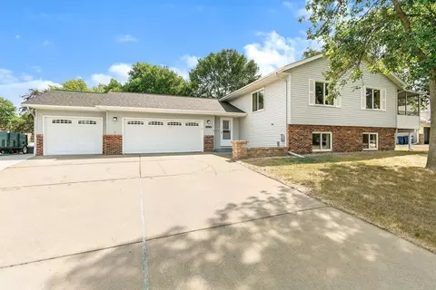 1933 Circle Dr NW, Sauk Rapids, MN 56379