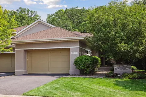 1440 Waterford Dr, Golden Valley, MN 55422