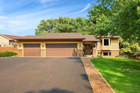 1992 Parkway Dr, North Saint Paul, MN 55109