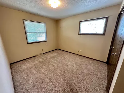 207 Carrow St, Marshall, MN 56258 photo 10