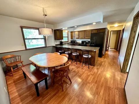 207 Carrow St, Marshall, MN 56258 photo 3