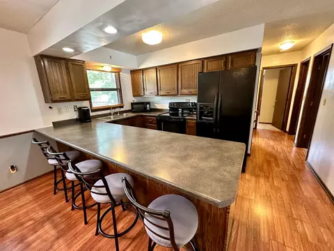 207 Carrow St, Marshall, MN 56258 photo 4