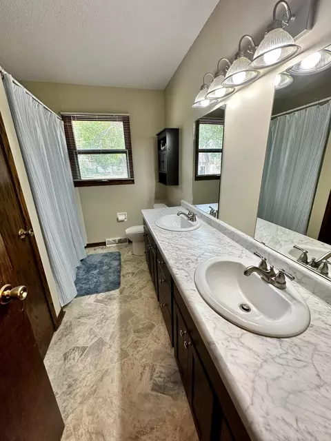 207 Carrow St, Marshall, MN 56258 photo 9