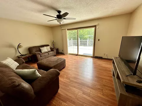 207 Carrow St, Marshall, MN 56258 photo 6