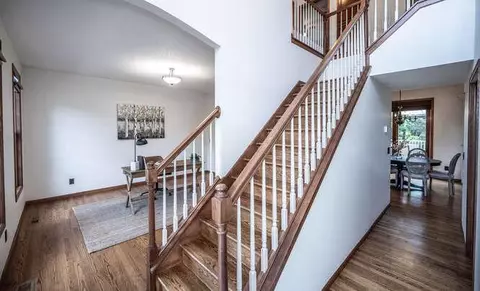 545 Hawthorne Woods Dr, Eagan, MN 55123 photo 9