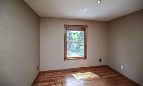 545 Hawthorne Woods Dr, Eagan, MN 55123 photo 36