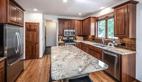545 Hawthorne Woods Dr, Eagan, MN 55123 photo 18