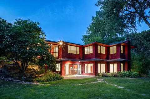 33 Apple Orchard Rd, Dellwood, MN 55110