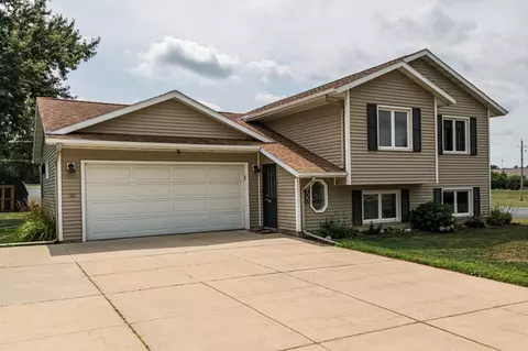 900 Beachwood Ct NE, Stewartville, MN 55976