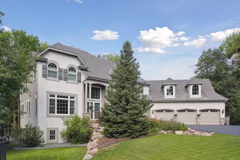 6306 Summit Cir, Chanhassen, MN 55317