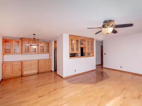 1181 Edgcumbe Rd #1505, Saint Paul, MN 55105