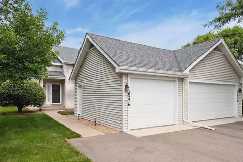 10276 Arrowwood Dr, Eden Prairie, MN 55347