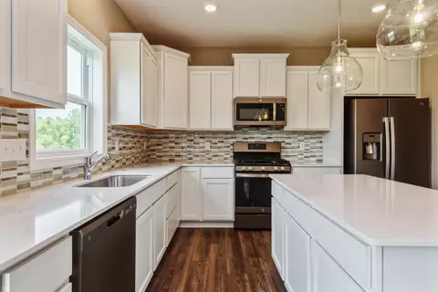20453 Gargoyle Ln, Lakeville, MN 55044
