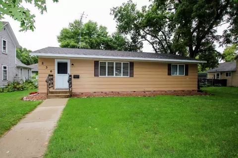 236 Monroe St SE, Hutchinson, MN 55350